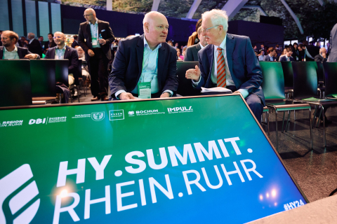 Wirtschaftsweiser Prof. Truger im Gespräch mit Prof. Weale beim Hy.Summit24 Wirtschaftsweiser Prof. Truger im Gespräch mit Prof. Weale beim Hy.Summit24