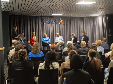 Podiumsdiskussion vor der Jobmesse für Frauen mit Flucht- und Migrationsgeschichte