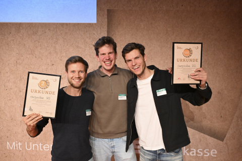 Philipp Bracht, Leon Schumacher und Michel Schrick von der cargovibe UG machten den zweiten Platz.